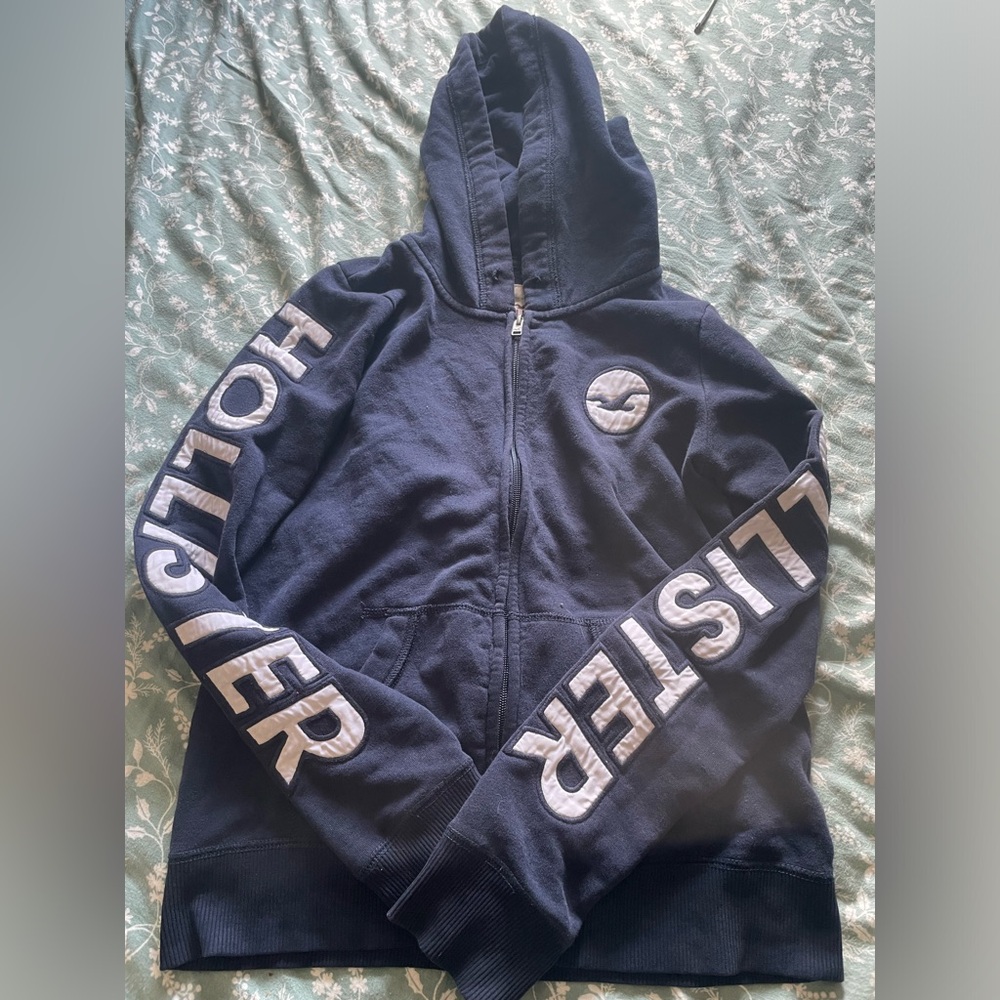 Dark blue Hollister sweater,size small